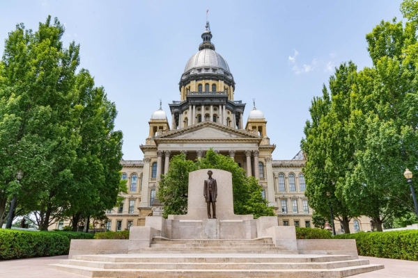 illinois state capital building in springfield